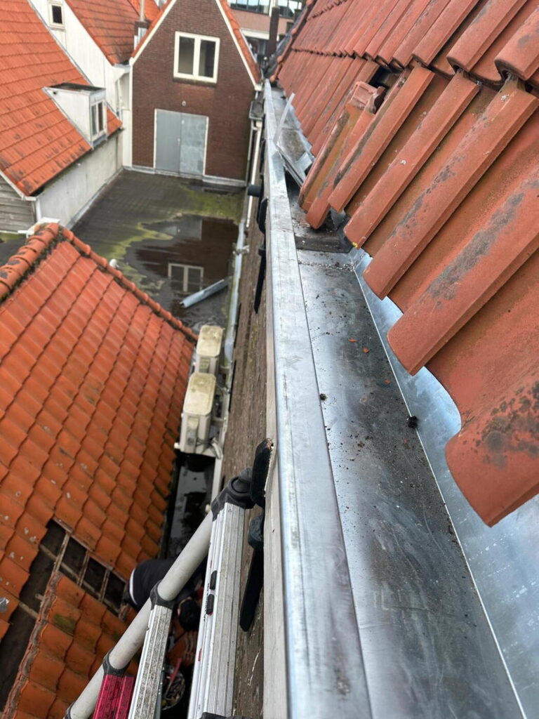 Zinken mastgoot vervangen door ETT DakGroep